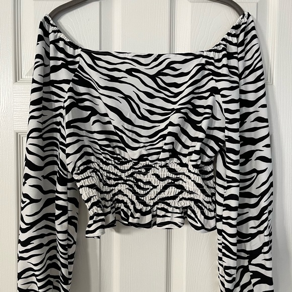 BCBGeneration Zebra crop top size M - Picture 8 of 8